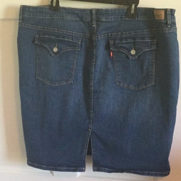 Short skirt - Picture 2 of 7